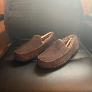 BRAND NEW | Men’s UGG Ascot Slippers in Espresso/Chocolate Brown Color